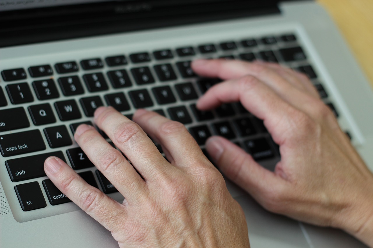 what is touch typing, beginners guide